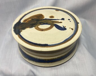 Tarro de cerámica vintage firmado por Mike Grafa - Plato de gres de Austin, Texas, con tapa y esmalte azul y marrón abstracto.