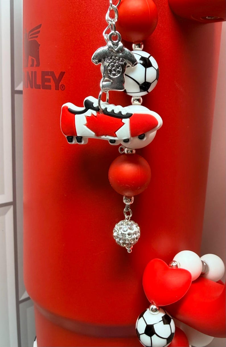 SET* Fotbollsfan-tumblerberlocker med silverdetaljer, rolig färgglad fotbollslagsbling, Country Collection Stanley Hydrojug-nyckelring med hänge bild 10
