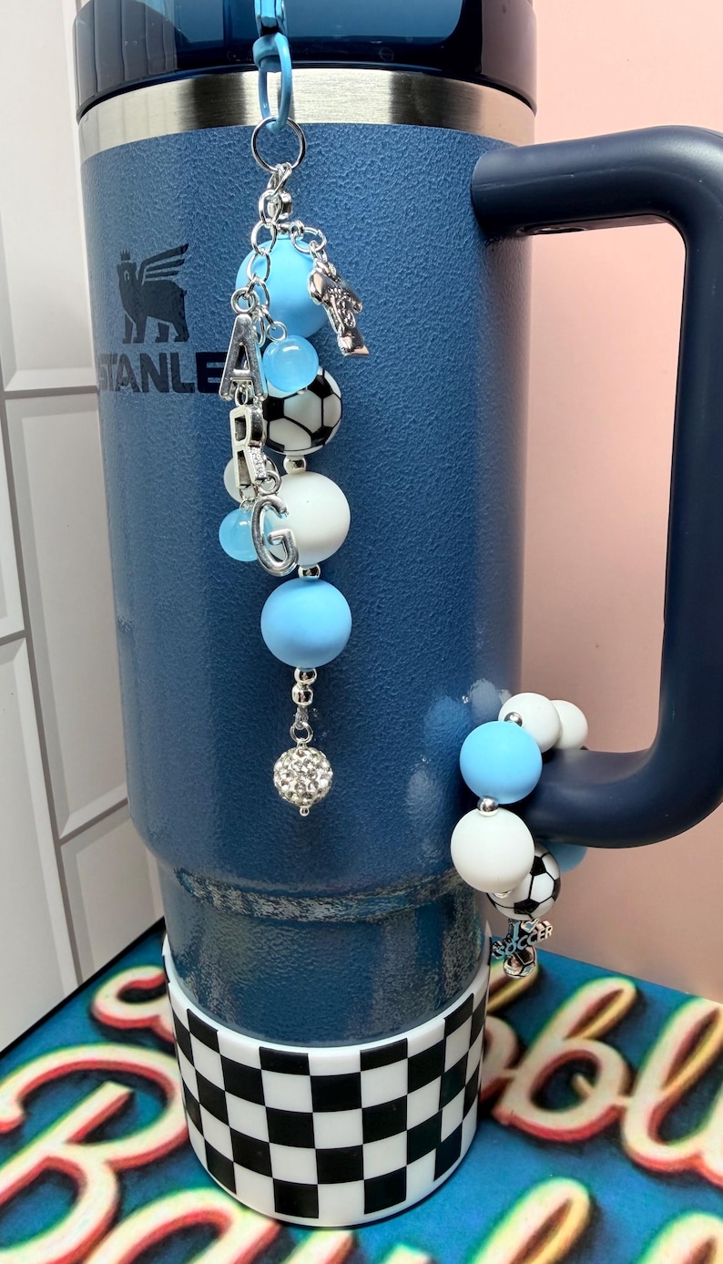 SET* Fotbollsfan-tumblerberlocker med silverdetaljer, rolig färgglad fotbollslagsbling, Country Collection Stanley Hydrojug-nyckelring med hänge Argentina