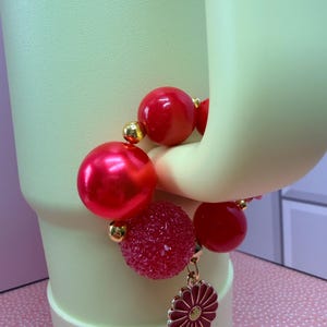 Kleurrijke bedel met handvat: sprankelende bijpassende unieke kralen, goud en een hangende bedelarmband voor Stanley Hydrojug afbeelding 13