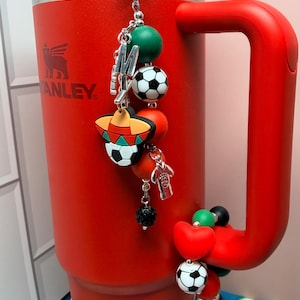 SET* Fotbollsfan-tumblerberlocker med silverdetaljer, rolig färgglad fotbollslagsbling, Country Collection Stanley Hydrojug-nyckelring med hänge Mexico