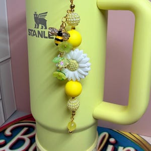 Sunny Daisies Tumbler Charm with Gold Accents, Personalized Summer Gift Yellow Bumble Bee Stanley Hydrojug Keychain Kindle Charm image 1