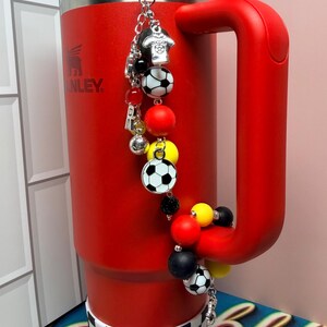 SET* Fotbollsfan-tumblerberlocker med silverdetaljer, rolig färgglad fotbollslagsbling, Country Collection Stanley Hydrojug-nyckelring med hänge Germany