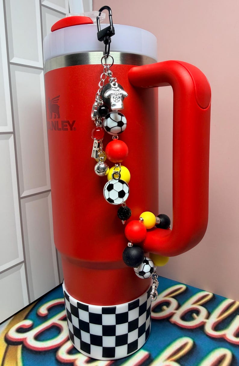 SET* Fotbollsfan-tumblerberlocker med silverdetaljer, rolig färgglad fotbollslagsbling, Country Collection Stanley Hydrojug-nyckelring med hänge Germany