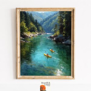 以下が含まれることがあります： 2 つの黄色のカヤックがある川の風景を描いた額入りの絵画。川は、緑の木々と山々のある谷間を流れています。水は鮮やかなターコイズ色です。