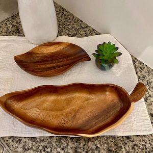 Vintage Monkey Pod Leaf Plates