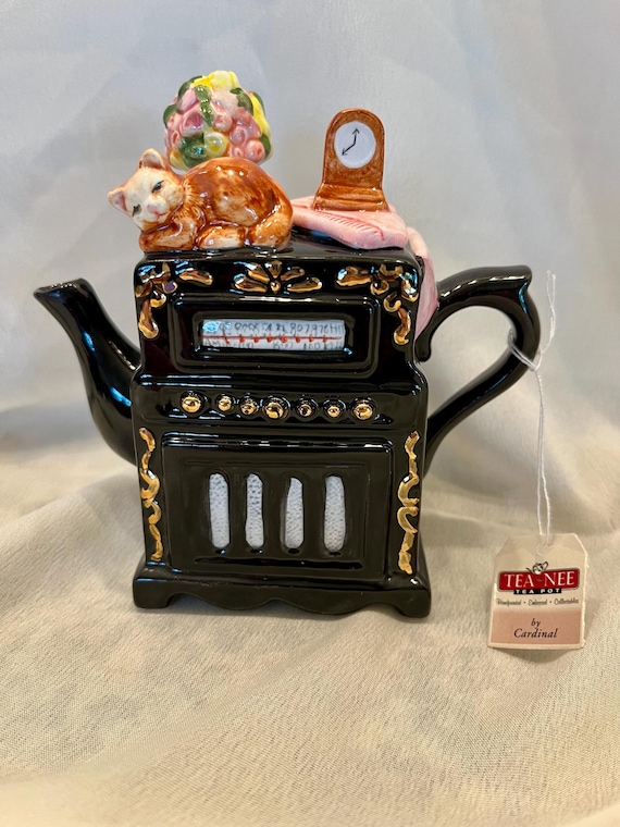 Vintage Tea-Nee Time "Radio" Miniature Teapot Displaying a Sleeping Orange Cat by Cardinal Inc.