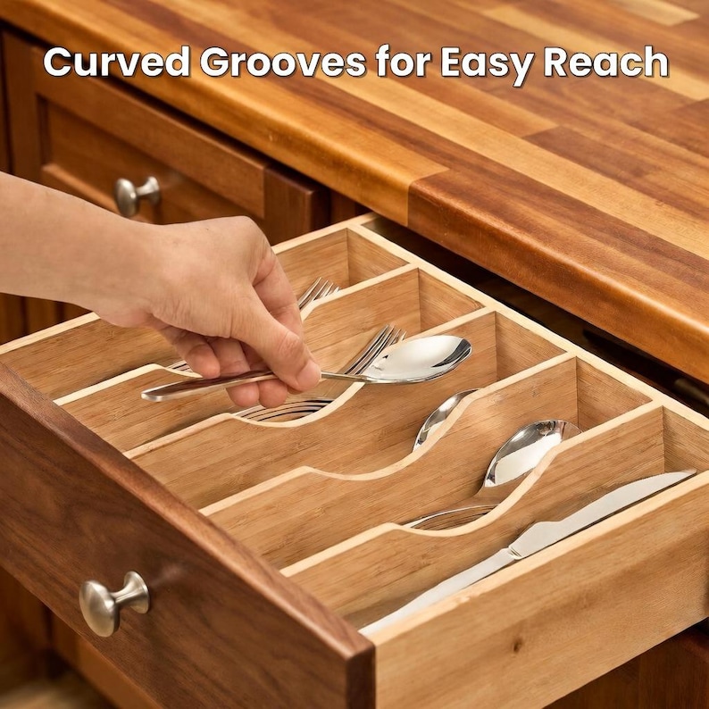 Puede incluir: Un letrero de madera r&uacute;stica con el texto "Welcome to our home" en letras blancas. El letrero presenta un acabado envejecido y un dise&ntilde;o simple y acogedor, ideal para un porche o entrada.