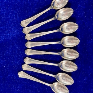 Set of 8 high-quality silver-plated (EPNS / *** triple plate) teaspoons by Barker Brothers of Sheffield/Birmingham, England.