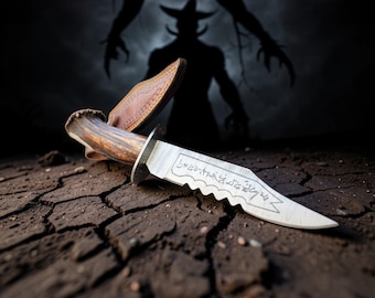 Nóż Ruby's Demon ze stali damasceńskiej z pochwą i rękojeścią z poroża jelenia.