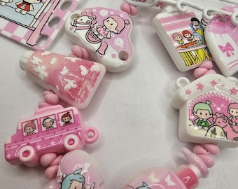 Schlüsselanhänger: Taschenanhänger mit Charakterdesigns auf Acrylperlen