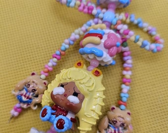 Charakter inspirierte Schlüsselanhänger / Taschenanhänger mit einer handbemalten Puppe