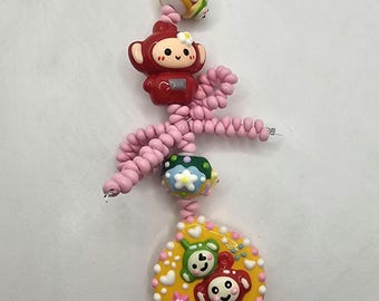 Teletubbies inspirierter Schlüsselanhänger/ Taschenanhänger mit 3 D Figur und doppelseitigem Anhänger