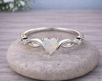 Zilveren ring in sierlijke hartopaalstijl, minimalistische beloftering