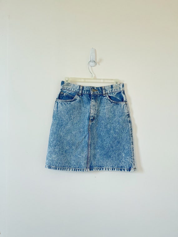 80s or 90s acid wash denim jean skirt size small … - image 2