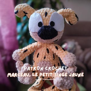 Patron crochet peluche Marceau le petit singe jaune - Amigurumi PDF Français - Tutoriel crochet jouet enfant - Modèle crochet intermédiaire