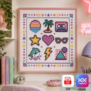 Peut inclure: Une broderie au point de croix encadrée présentant une grille de neuf icônes colorées sur le thème rétro, incluant un coucher de soleil, un palmier, une cassette, une étoile, un cœur, des lunettes, un dauphin, un éclair et des formes géométriques.