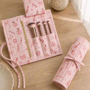 Makeup Brush Roll Sewing Pattern PDF with Zipper Pocket in S, M & L Sizes