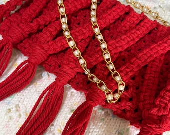 Handgemachte rote Macramé Clutch Bag mit Quastenfransen