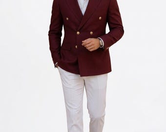 Conjunto de chaqueta cruzada burdeos y pantalón blanco roto para hombre, hecho a medida / Traje con botones dorados