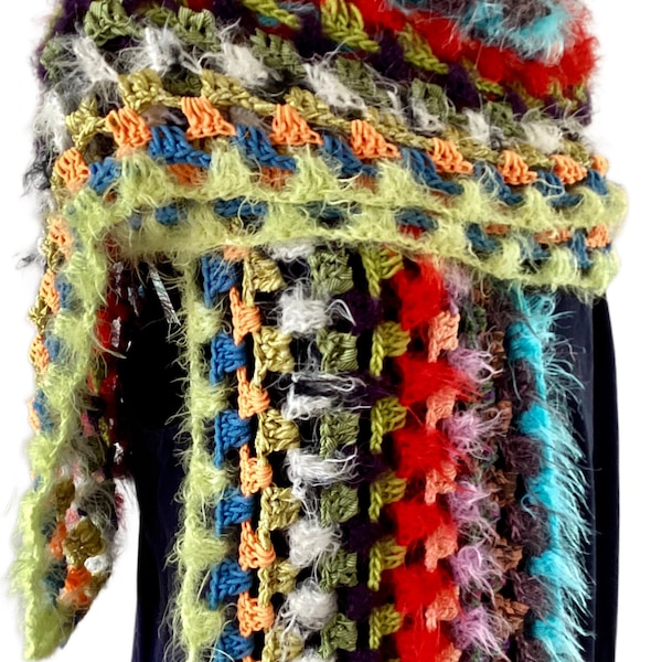 LINTSCHI Design Schal für Damen - hochwertig gehäkelter Schal für Damen - ideales Weihnachts-Geschenk , handmade, crocheted, Unikat