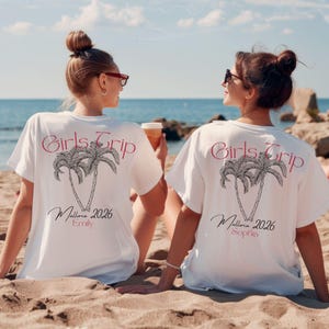 Personalisiertes Girls Trip Shirt mit Ort & Namen, Mädelsurlaub T-Shirt, JGA Shirt Damen,Team Braut,Mallorca Urlaub,JGA Frauen,Strand Urlaub