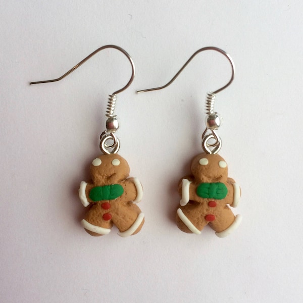 Boucles d'oreilles bonhomme en pain d'épice, boucles d'oreilles de Noël, boucles d'oreilles en fimo, boucles d'oreilles de Noël, boucles d'oreilles breloques, mignonnes, nourriture, chaussettes de Noël.