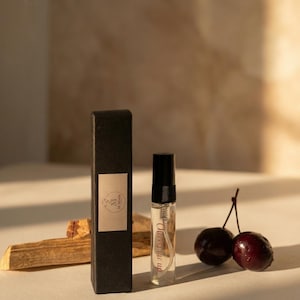 Cherry Me Up – Niche Parfymprov för söt körsbär och mahogny 5ml