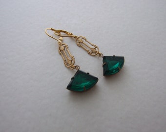 Art Deco Earrings .. deco earrings, vintage style earrings, green glass earrings, long earrings