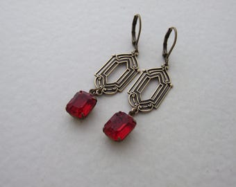 Pendientes Art Deco.. pendientes deco, pendientes estilo vintage, pendientes de bronce y cristal rojo,