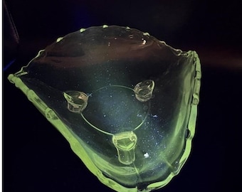Plato de dulces/baratijas de vidrio con base, de uranio y vaselina, estilo vintage, de la época de la Gran Depresión. Protección UV.