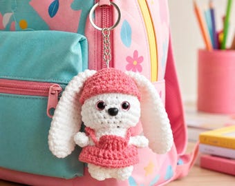 Chaveiro de coelho de crochê, enfeite de bolsa de pelúcia amigurumi, chapéu de vestido feito à mão (download digital)