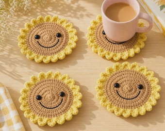 Schema PDF per realizzare un sottobicchiere amigurumi a forma di girasole all'uncinetto, una graziosa decorazione da tavola in stile kawaii, accessori da cucina boho primaverili.