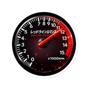 Può includere: Adesivo rotondo con un contagiri per auto. Il quadrante è nero con numeri e segni bianchi. L'ago rosso indica 11. Il testo "Redline Romance" è visibile.