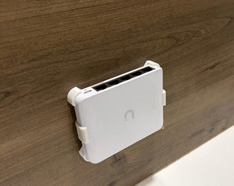 UniFi Flex Mini 2.5G (USW-Flex-2.5G-5)  - Wall & Under Desk Mount