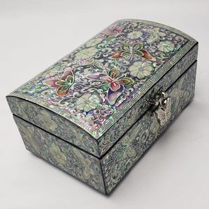 Shell Craftsman&#39;s Work Najeon Chilgi Organizer, Butterfly