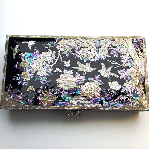 Mother-of-Pearl Najeon Chilgi Envelope Container with Mirror