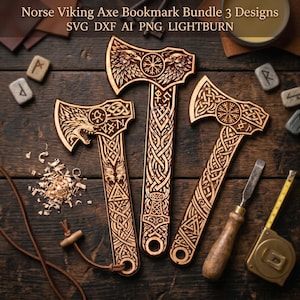 Puede incluir: Tres marcapáginas de madera tallada con forma de hacha con diseños vikingos nórdicos. Las hachas presentan patrones detallados, incluyendo motivos de animales y nudos. La imagen incluye el texto "Norse Viking Axe Bookmark Bundle 3 Designs".