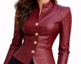 Äkta vinröd läderkavaj – Skräddarsydd jacka med smal passform och guldfärgade knappar