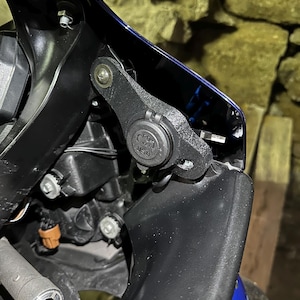 Suzuki GSX-R 1000 K5 USB Steckdosenhalter
