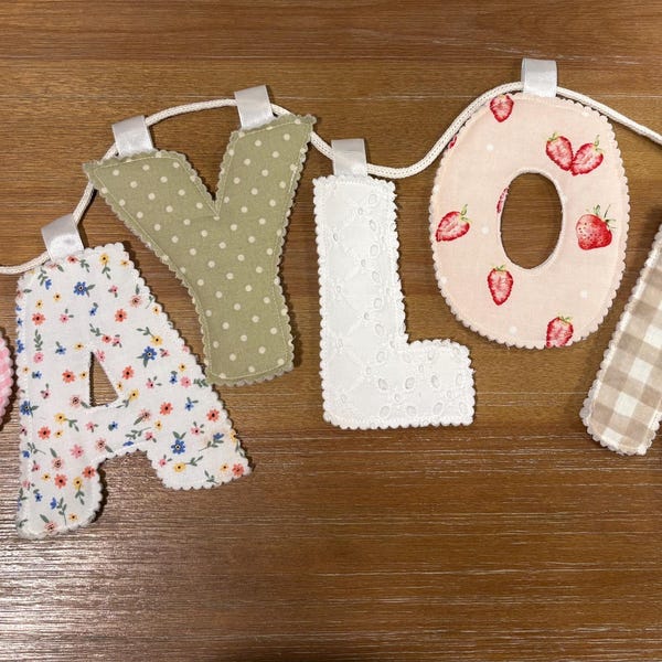 Bannière de lettres personnalisées - Lettres en tissu de 5 pouces - Bannière de nom de chambre d'enfant - Décoration murale - Cadeau personnalisé