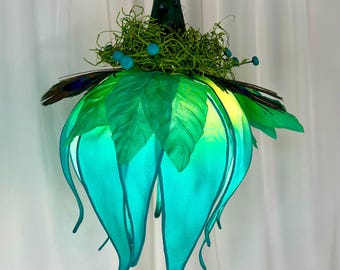 Grüne Seidenlaterne - Blaugrünes hängendes botanisches Licht, handgemachte Naturlampe, Waldwohndekor, handwerkliche Seidenbeleuchtung