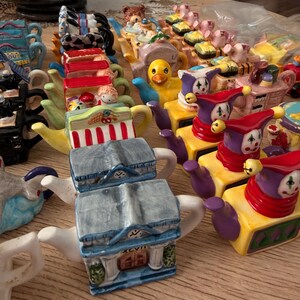 Vintage Wade Whimsies | Miniatures | Teapots | Collections | Red Rose Tea Miniatures | England 1990s