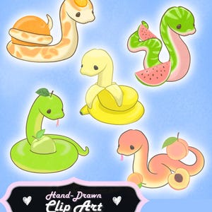 Peut inclure: Une illustration numérique montrant cinq serpents sur le thème des fruits : un orange, un pastèque, un pomme verte, un banane et un pêche. En bas, une étiquette noire avec le texte blanc Hand-Drawn Clip Art est visible sur l'image.
