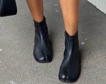 Botas Chelsea Tabi Negras - Botines con Puntera Abierta - Calzado Vanguardista sin Cordones - Botas de Estilo Japonés - Plataforma Minimalista