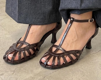 Sandalias de charol marrón chocolate con tira en T, tacones de pescador vintage, zapatos de cuero hechos a mano, sandalias retro de verano para mujer.