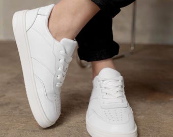 Sneakers da donna con punta larga, scarpe in pelle a piedi nudi, sneakers bianche anatomiche, comode calzature minimaliste con drop zero