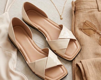 Sandalias planas de cuero, sandalias de mujer con punta abierta, sandalias planas de verano de ajuste ancho, zapatos minimalistas de cuero, elegantes sandalias color marfil.