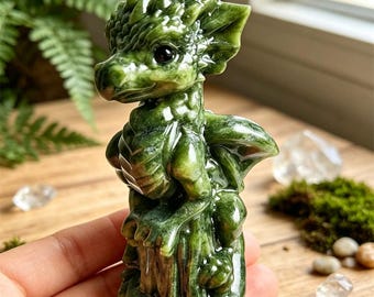 Escultura de Dragão Bebê em Jade Verde Natural de 10 cm, Estátua de Dragão de Cristal Fantasia Esculpida à Mão, Presente Decorativo em Pedra de Cura
