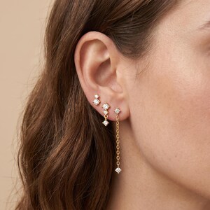 Conjunto de pendientes colgantes de oro laminado de 18 quilates, pendientes de cadena con circonitas cúbicas, pendientes de botón delicados, pendientes minimalistas de oro, conjunto apilable, regalo para ella.